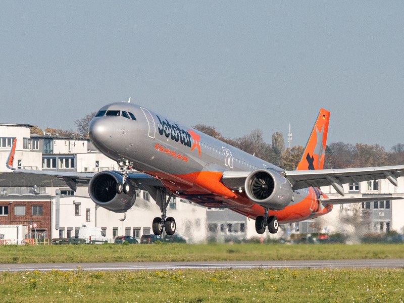 Jetstar A321neo LR in new livery