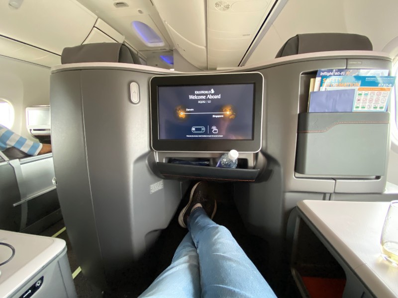 Legroom in the Singapore Airlines 737-8 "throne seat"