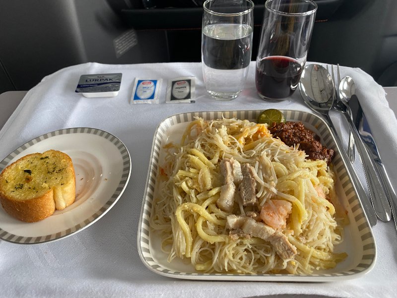 Fried Hokkien mee in Singapore Airlines business class