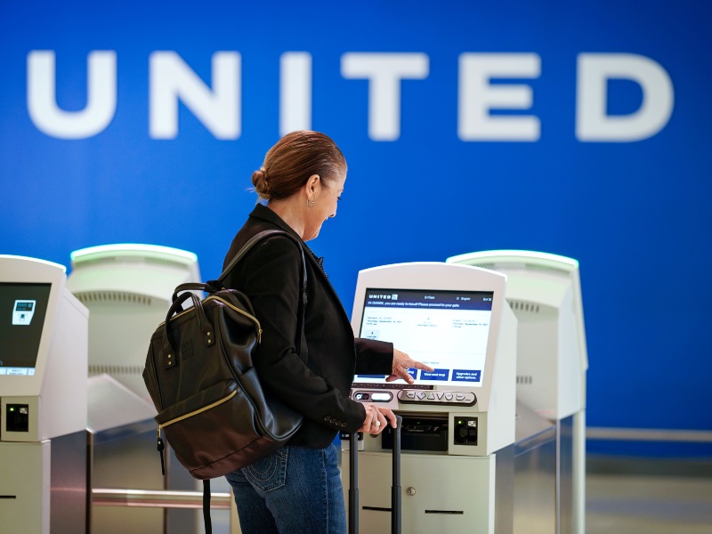 United Airlines airport checkin kiosk