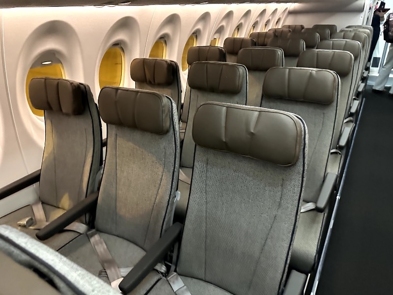 QantasLink A220 Economy seats
