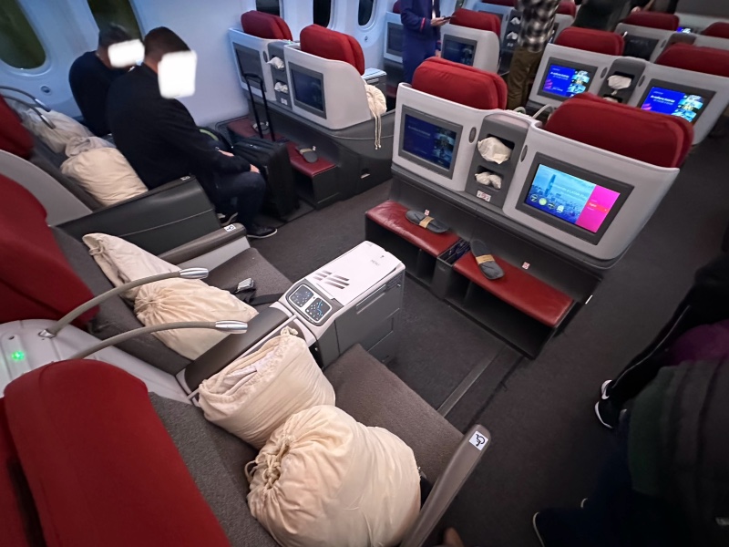 LATAM Airlines' older-style Boeing 787 Business Class seats