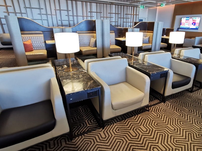 Singapore Airlines Sydney Airport SilverKris Business Lounge seating
