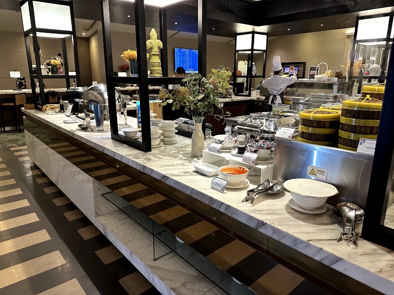 The Golden Lounge has several buffet food stations