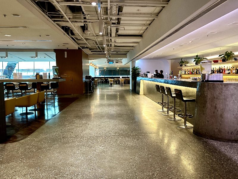 The Qantas Singapore Lounge