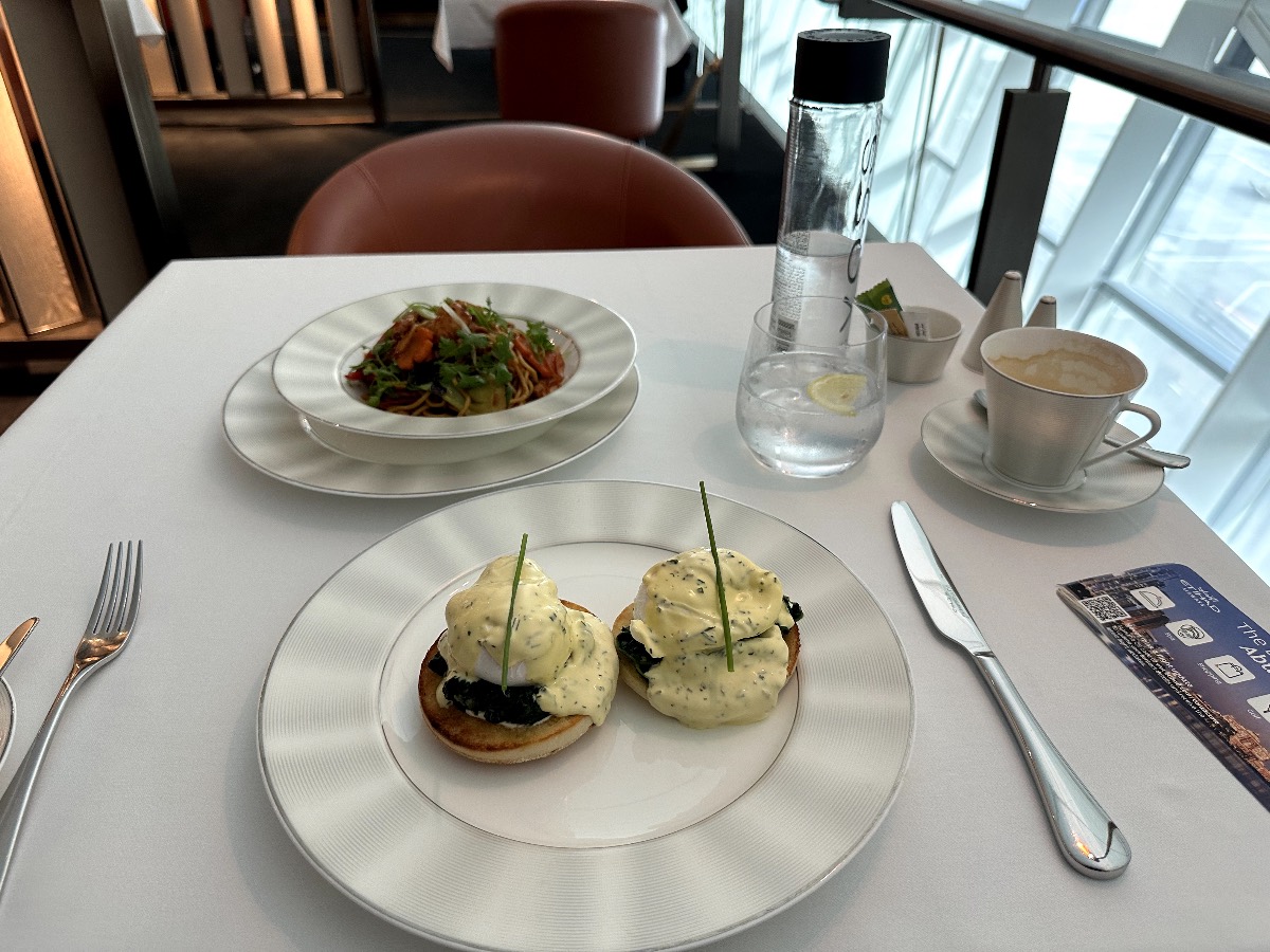 Eggs Benedict and stir-fried egg noodles for breakfast in the Etihad Airways First Class Lounge