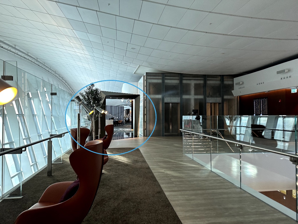 The entrance to the Etihad First Class Lounge is at the end of the corridor on the top floor of the Business Lounge