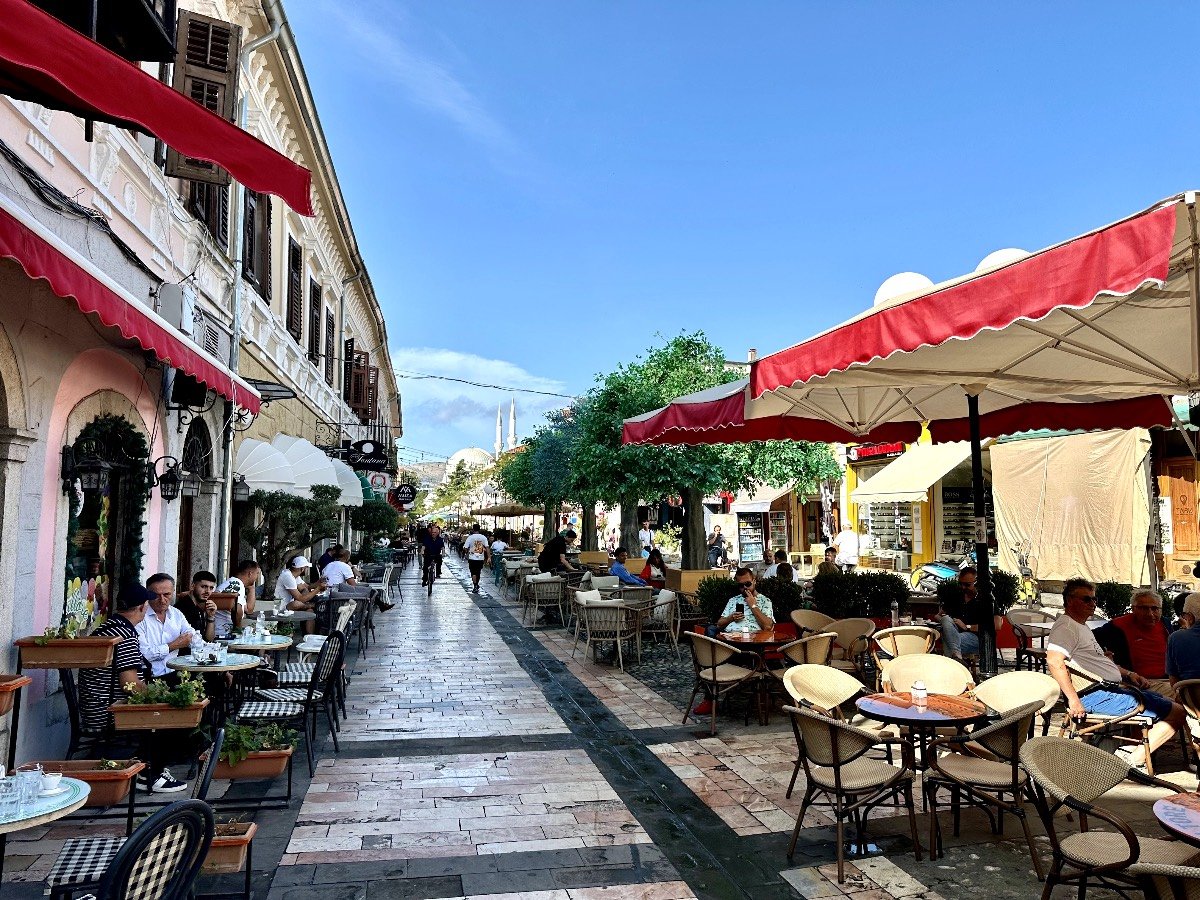 Restaurants in front of the main mosque in Shkodër, Albania