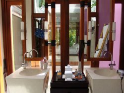 King Beach Villa - Powder Room.JPG