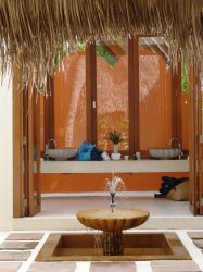 Deluxe Beach Villa - Entry courtyard into powder room.JPG