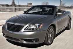 2013_chrysler_200_convertible_s_fq_oem_1_815.jpg