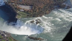 Horseshoe falls from a cessna.jpg