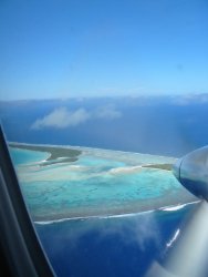 2002_10_27_07_aitutaki from plane.JPG