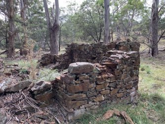 Hut, sth side of Meredith R 300321 (8).JPG