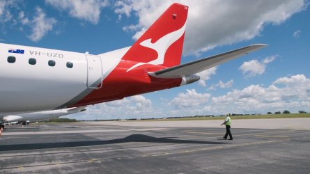 Qantas E190 Photo 4. Photo Embraer.jpg