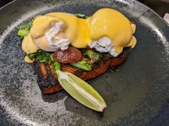 Breakfast benedict.jpg