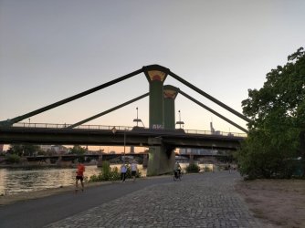 Frankfurtbridge.jpg