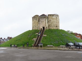 York Cliffords Tower.JPG