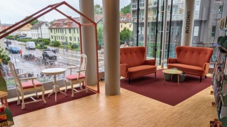 08 Mölndal library reading corner.jpg