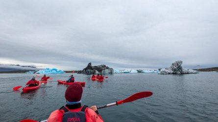 20 Jokursarlon kayaking.jpg