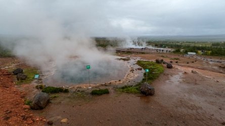 22 Geysir overview.jpg