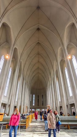 23 Reykjavik Hallgrimskirkja inside.jpg