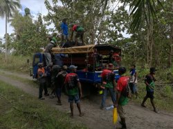 138 - 2.5 hours of trekking out of Buna, we meet up with the truck.jpg