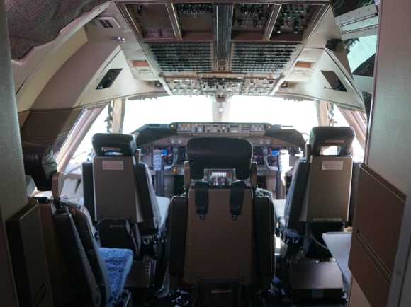 The cockpit of Boeing 747 "VH-OJA"