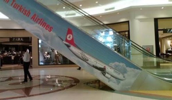 A rather unfortunate Turkish Airlines ad placement